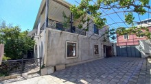 novxani araz market etrafinda 2 mertebeli heyet evi satilir, -2