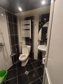 yasamalda yeni tikili binada 2 otaqi menzil satilir, -2
