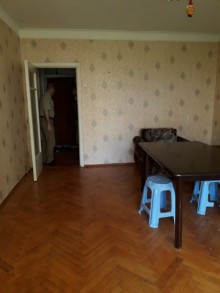 genclik metrosu terefde kohne binada 2 otaqli menzil satilir, -2