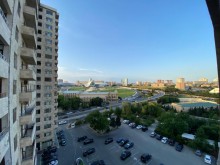 nerimanovda Heyder Aliyev merkezi terefde 4 otaqli menzil satilir, -3