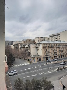 nerimanovda mehkemenin yaninda kohne binada menzil satilir, -8