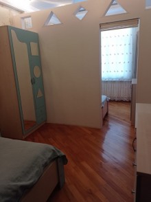 azadliqda 4 otaqli yeni binada menzil satilir, -5