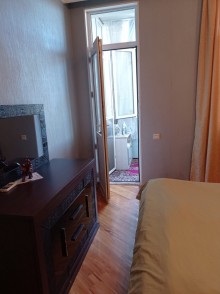 azadliqda 4 otaqli yeni binada menzil satilir, -10