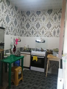 xirdalanda 2 nomreli mekteb terefde heyet evi, -15