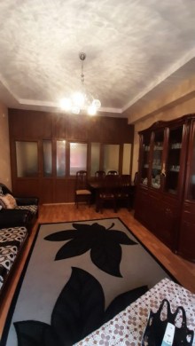 bineqedide azadliq metrosu terefde 2 otaqli menzil almaq, -8