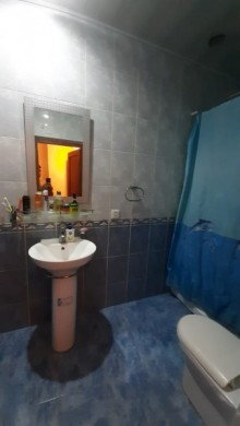 bineqedide azadliq metrosu terefde 2 otaqli menzil almaq, -10