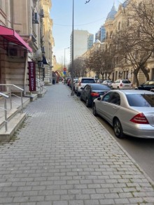 azadliq prospektinde hər bir şəraiti olan obyekti satılır, -9