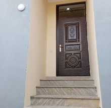 Nazli petrolun yaxinliqinda 2 mertebeli heyet evi, -4