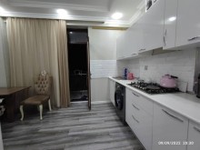 Xirdalanda 7 mərtəbəli, qazlı, liftli və çıxarışlı binanada 3 otaqli menzil, -6