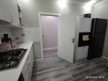 Xirdalanda 7 mərtəbəli, qazlı, liftli və çıxarışlı binanada 3 otaqli menzil, -7
