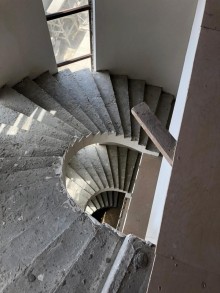Mərdəkan qəsəbəsi Bravo marketdən 1 km aralıda bag evi satilir, -16