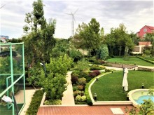 Novxanı qəsəbəsinin ənelit ərazisində 30 sot torpağın içində Bağ evi, -10