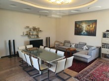 Novxanı qəsəbəsinin ənelit ərazisində 30 sot torpağın içində Bağ evi, -20
