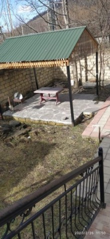 Qəbələ şəhərində lunaparka, kanata yaxın ərazidə yerləşən 3 otaqlı həyət evi, -2