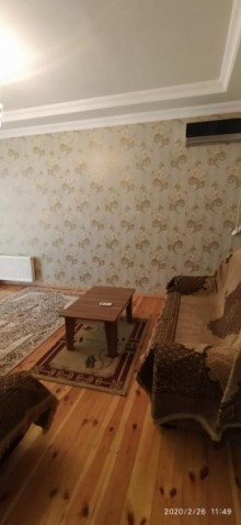 Qəbələ şəhərində lunaparka, kanata yaxın ərazidə yerləşən 3 otaqlı həyət evi, -6