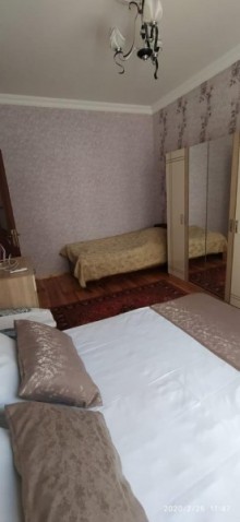 Qəbələ şəhərində lunaparka, kanata yaxın ərazidə yerləşən 3 otaqlı həyət evi, -11