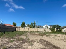 "Dovlet Iqametgahi"nin arxasinda, cox prestijli bir mehellede sirf villalar olan kucede 6 sot torpaq, -2
