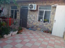Qaraçuxur qəsəbəsində  1 mərtəbəli  təmrli həyət evi, -1