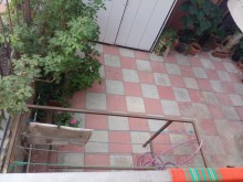 Qaraçuxur qəsəbəsində  1 mərtəbəli  təmrli həyət evi, -4