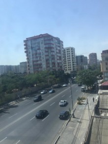 Genclikde Hesen Eliyev kucesinde yol qiragi yeni 5 mertebeli obyekt satilir, -12