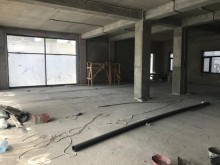 Genclikde Hesen Eliyev kucesinde yol qiragi yeni 5 mertebeli obyekt satilir, -14