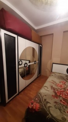 Azadlıq metrso stansiyasının çıxışına yaxın  peredelka 2 otaqli menzil satilir, -1