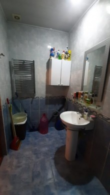 Azadlıq metrso stansiyasının çıxışına yaxın  peredelka 2 otaqli menzil satilir, -13