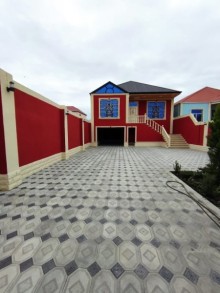 Zabrat qəsəbsindən Məhəmmədili istiqamətində  4 otaqlı ev, -1