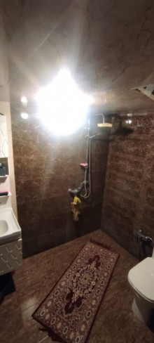 abrat qəsəbəsində  75 sayli mektebe, usaq baqcasina yaxin ev satilir, -10