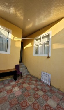 Xirdalanda 119 sayli marsurt yolunda sahesi 64 kvm 3 otaqli tam temirli heyet evi almaq, -1