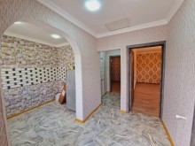 Xırdalanda mərkəzdə köhnə bazarın yani ev satilir, -6