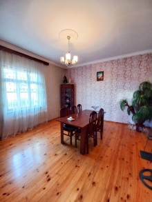 qaracuxurda heykelin yaninda heyet evleri, -6
