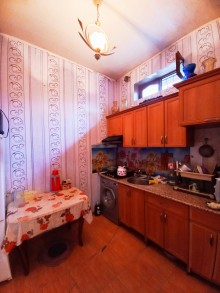 qaracuxurda heykelin yaninda heyet evleri, -11