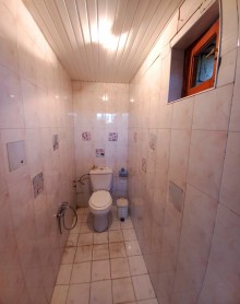 qaracuxurda heykelin yaninda heyet evleri, -15