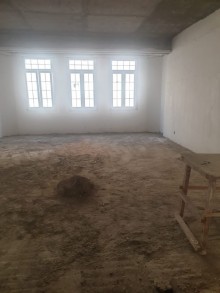 3 otaqlı Mənzil azadlıq küçəsi və Həsən Əliyev küçəsinin kəsişməsində yerləşir, -4