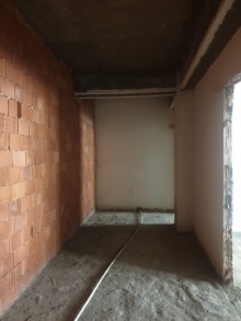 3 otaqlı Mənzil azadlıq küçəsi və Həsən Əliyev küçəsinin kəsişməsində yerləşir, -7