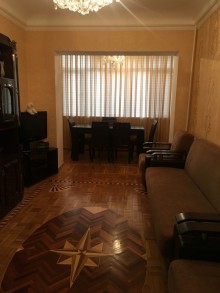 7ci mikrrayonda 3 otaqli menzil almaq metroya yaxin, -2