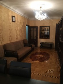 7ci mikrrayonda 3 otaqli menzil almaq metroya yaxin, -3
