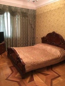 7ci mikrrayonda 3 otaqli menzil almaq metroya yaxin, -4