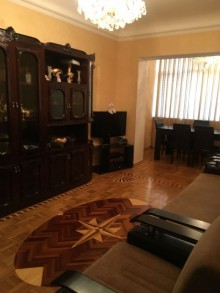 7ci mikrrayonda 3 otaqli menzil almaq metroya yaxin, -7