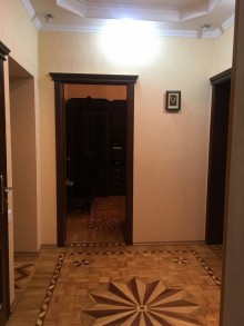 7ci mikrrayonda 3 otaqli menzil almaq metroya yaxin, -8