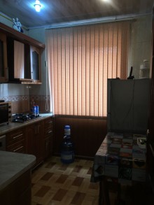 7ci mikrrayonda 3 otaqli menzil almaq metroya yaxin, -9