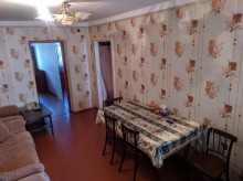 neftcilerde 2 otaqli kohne binada evler, -2