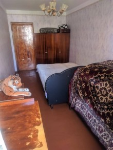 neftcilerde 2 otaqli kohne binada evler, -6