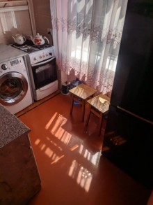 neftcilerde 2 otaqli kohne binada evler, -7