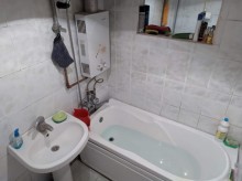 neftcilerde 2 otaqli kohne binada evler, -10