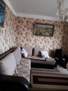 qarayevde kohne binada 2 otaqli ev 90.000 azn, -1