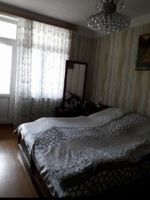 qarayevde kohne binada 2 otaqli ev 90.000 azn, -4