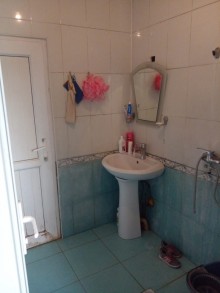 2 otaqli menzil almaq kohne binada 4-cu mikroraynoda, -8