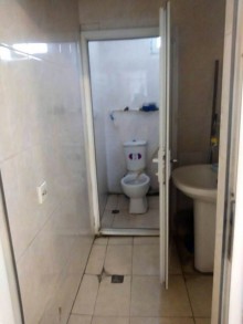 Neftçi̇lər metrosunun yani 3 mərtəbəli̇ tam təmi̇rli̇ obyekt kirayesi, -8